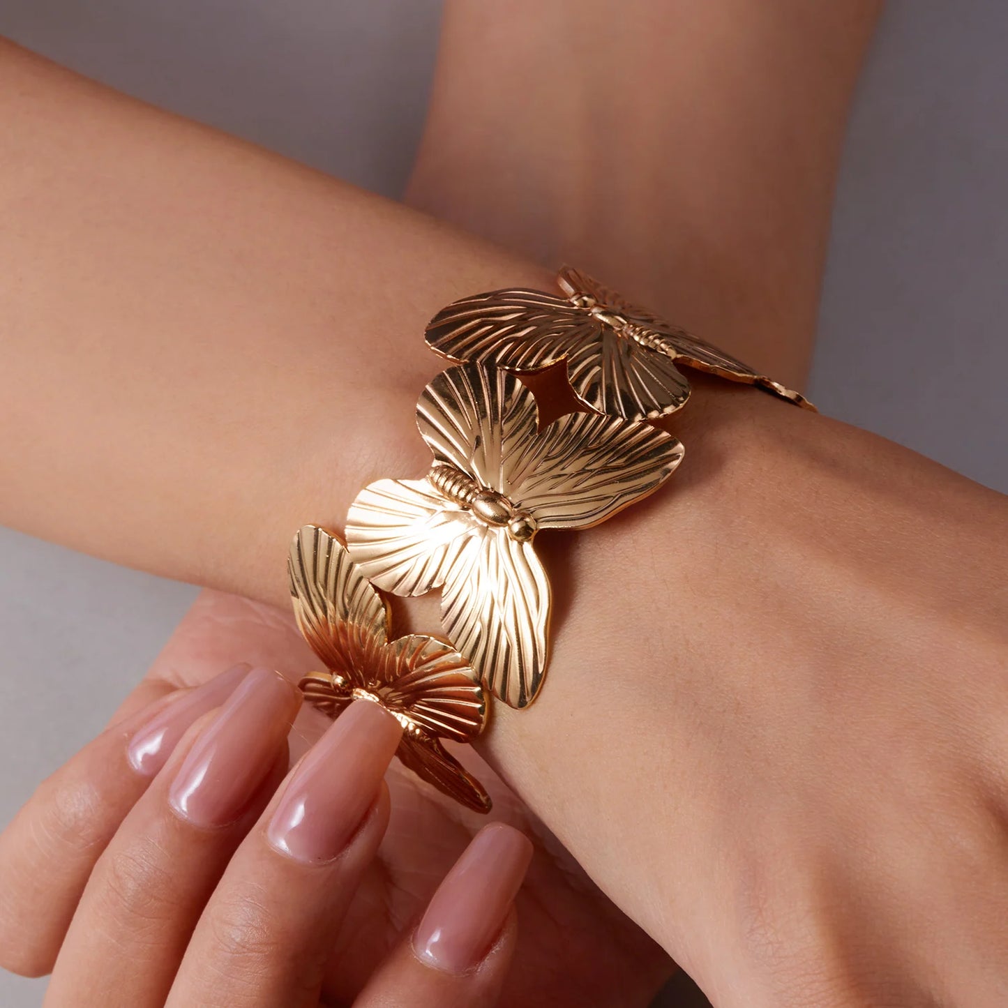 High Quality Stainless Steel Hollow Flower Butterfly Open Wide Bracelet Gold Plated Adjustable Cuff Bracelets for Women Jewelry